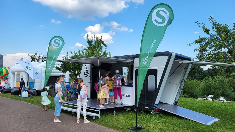 Infomobil S-Bahn Stuttgart auf dem Lichterfest 2024