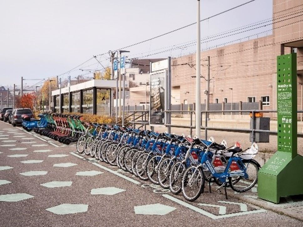 Auf dem Bild sind verschiedene Sharing-Angebote zu sehen. Von Regio-Rädern bis hin zu E-Rollern.